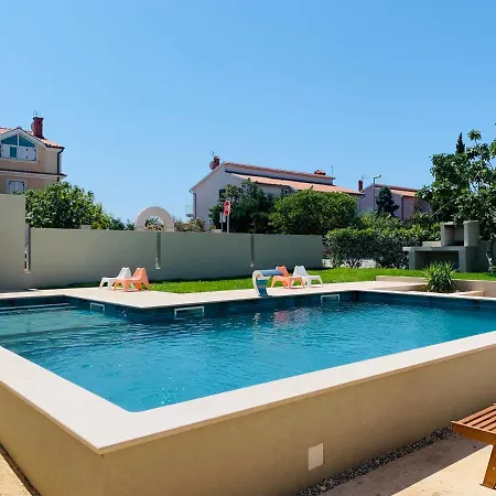 Casa de hóspedes Linc & 3*